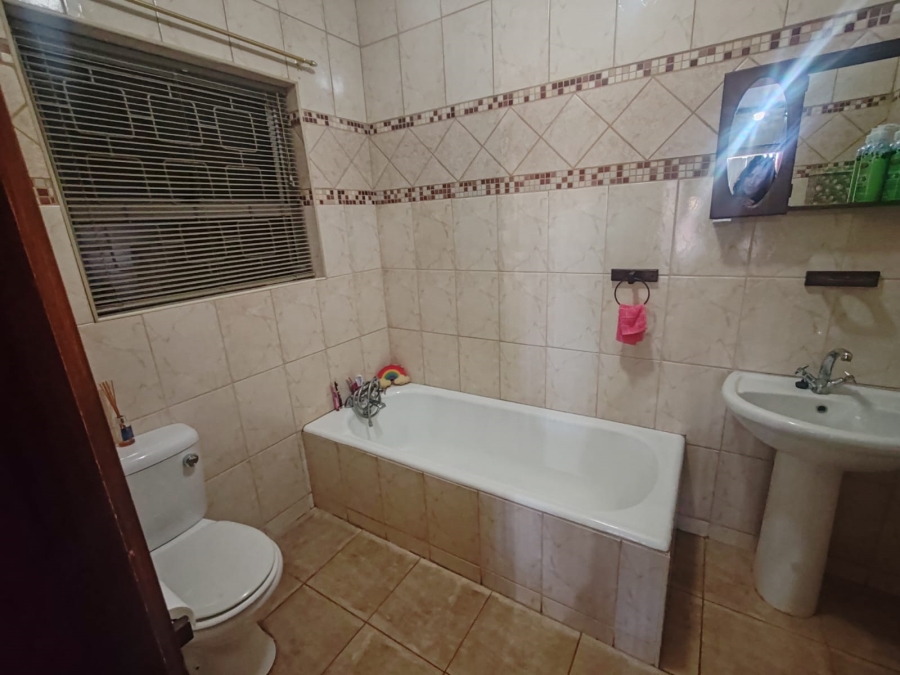 4 Bedroom Property for Sale in Windsor Park Eastern Cape